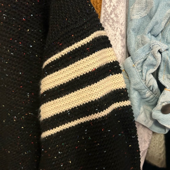 Black Knit Crop Top Sweater - Picture 3 of 6